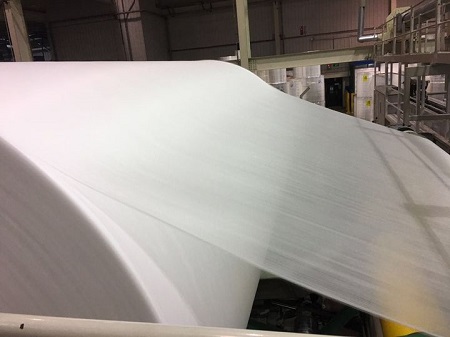 The nonwoven fabric's features and use